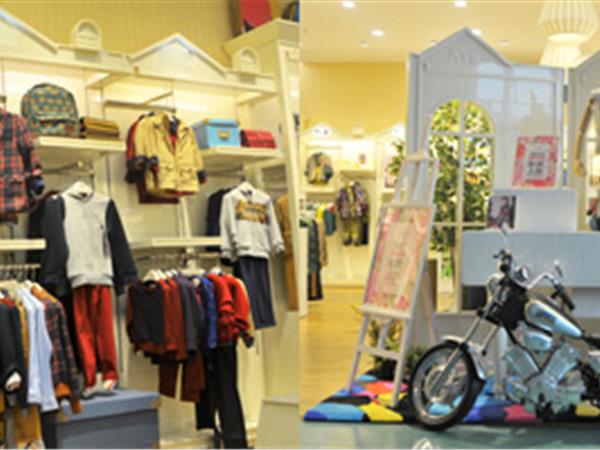 小鹿巴笛童装店铺展示