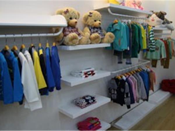 乐歪歪童装店铺展示