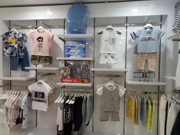 爱法贝童装店铺展示