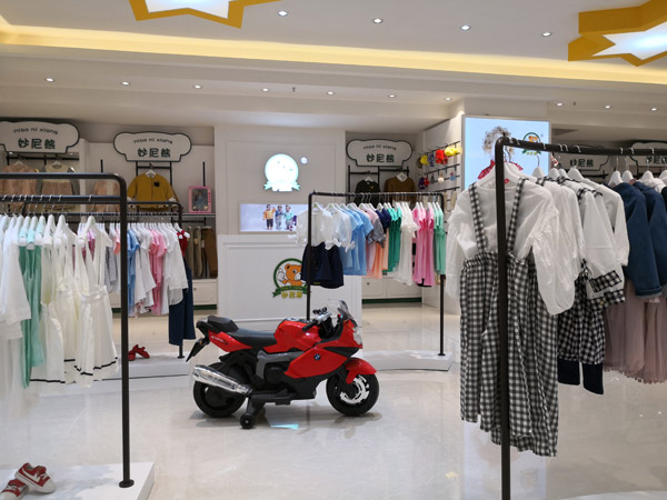 妙尼熊童装店铺展示