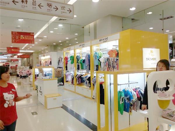 小虎尼可童装店铺展示