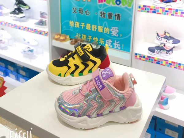 牧童童装店铺展示
