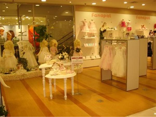 法纳贝儿童装店铺展示