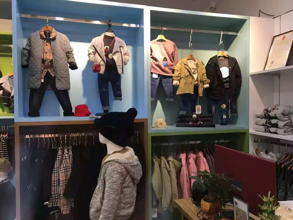 兔子杰罗童装店铺展示