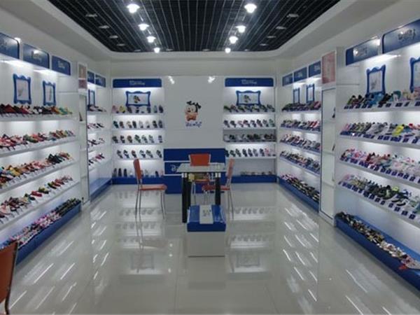 百变米奇童装店铺展示