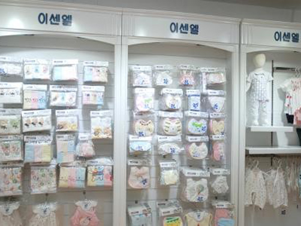 伊善儿童装店铺展示