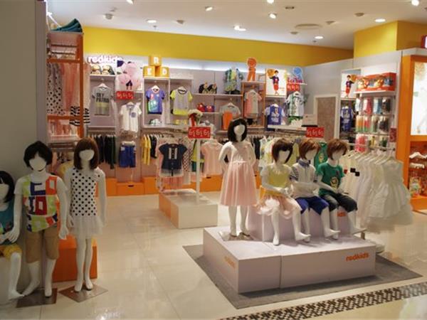 囧小孩童装店铺展示