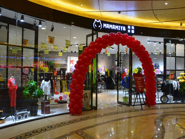 玛玛米雅童装店铺展示