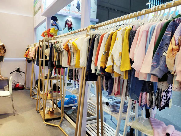 樱桃贝贝童装店铺展示