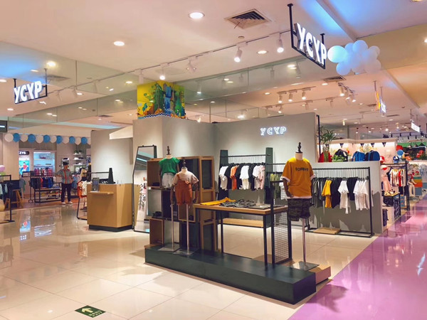 衣城优品童装店铺展示