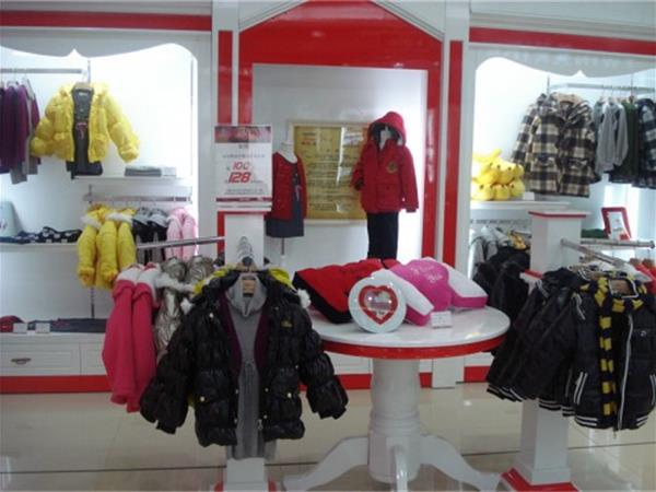 姗可诗格文童装店铺展示