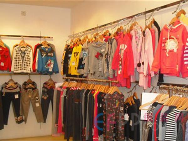 彩虹树童装店铺展示