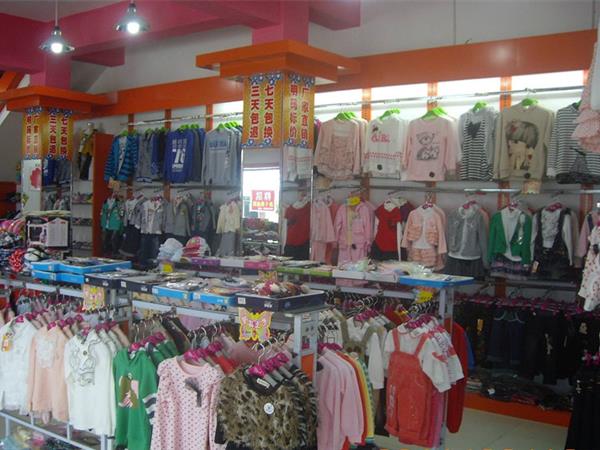 大小孩童装店铺展示