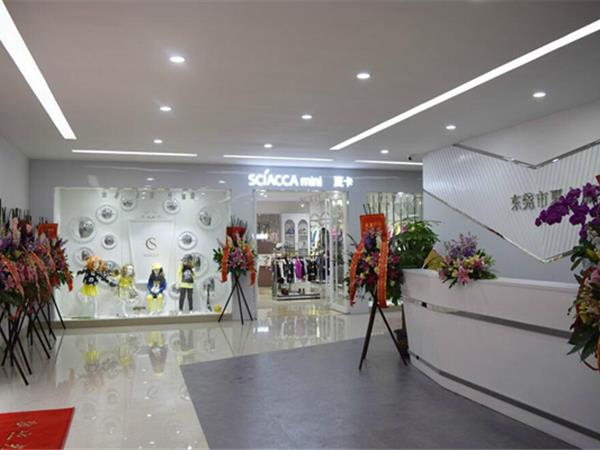 夏卡豆丁童装店铺展示