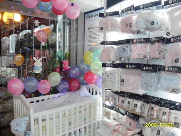 迪迪童装店铺展示