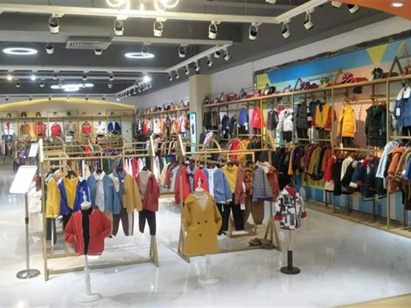 小明星童装店铺展示