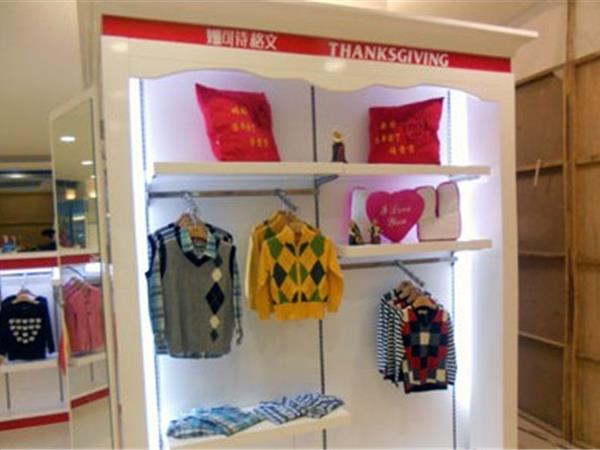 姗可诗格文童装店铺展示