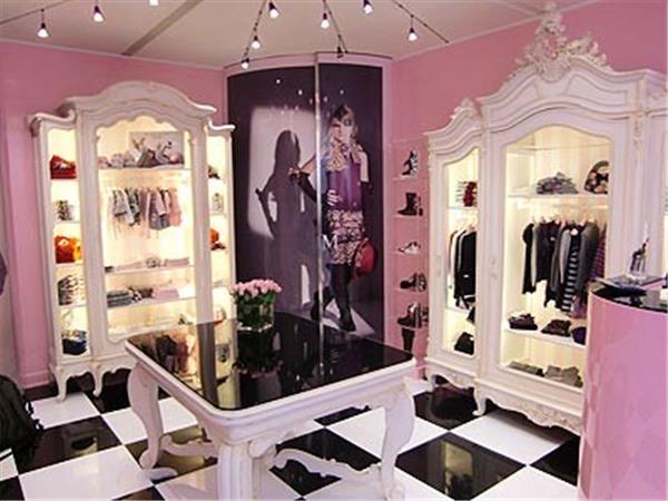 蒙娜丽莎童装店铺展示