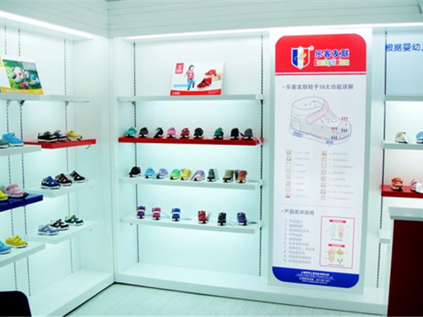 乐客友联童装店铺展示