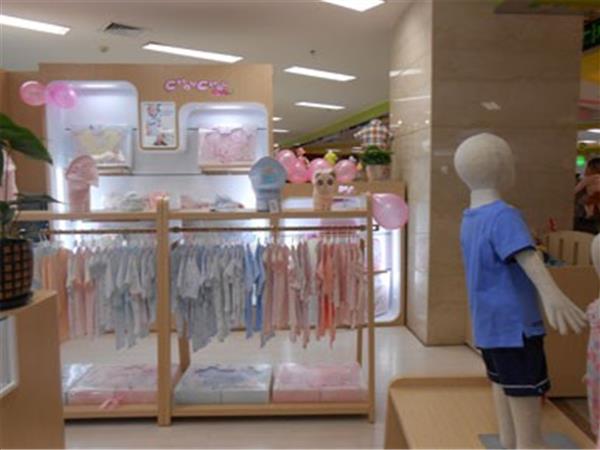 丑丑童装店铺展示