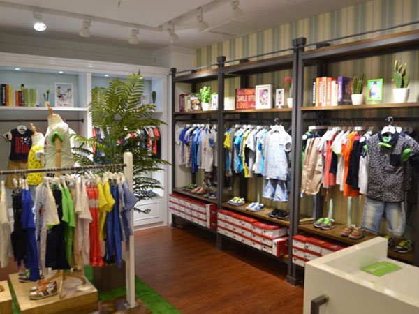 威斯米童装店铺展示