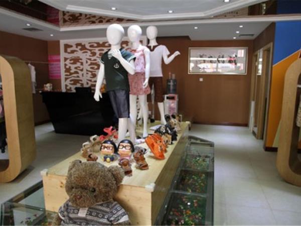 巧克布布童装店铺展示