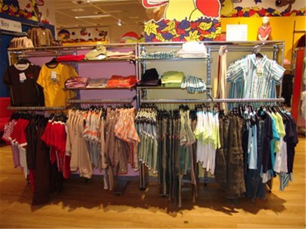 小可米露童装店铺展示