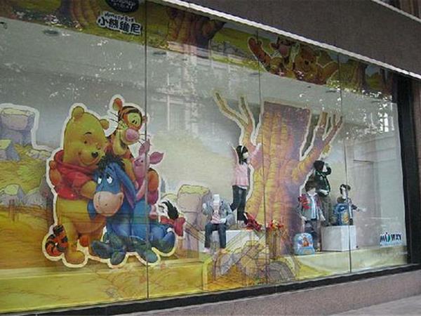 小熊维尼童装店铺展示