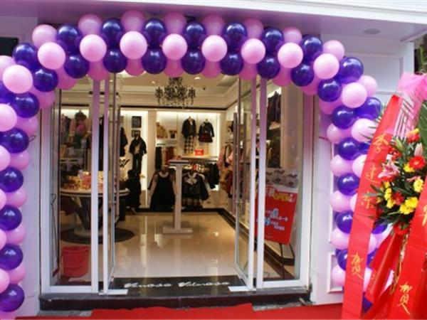 维罗瓦伊洛童装店铺展示