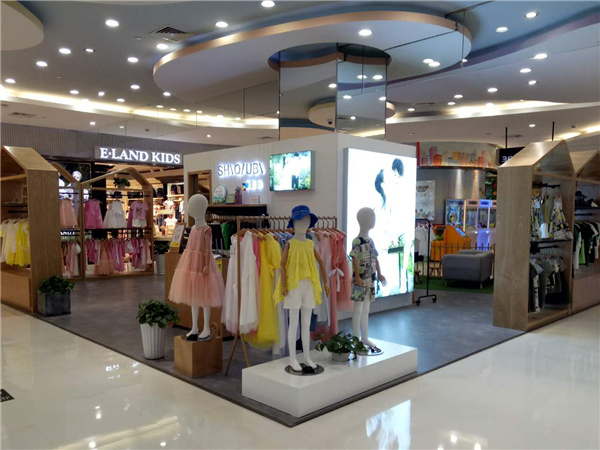 史丘比童装店铺展示