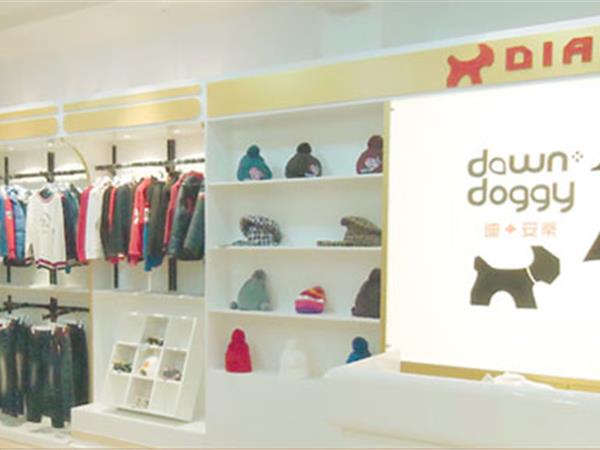 小巴鱼童装店铺展示