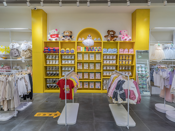 咔啦嘟熊童装店铺展示