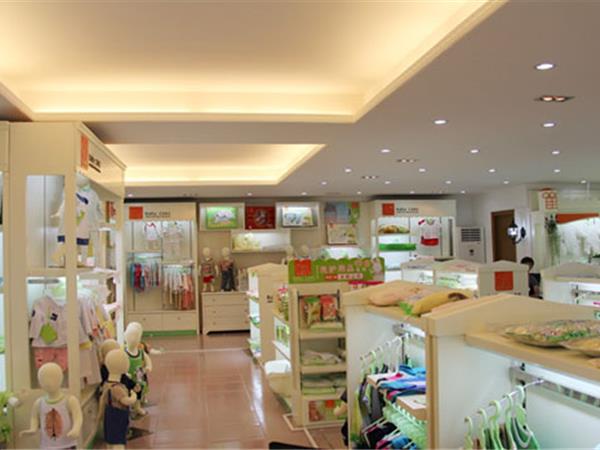 蓓宝童装店铺展示
