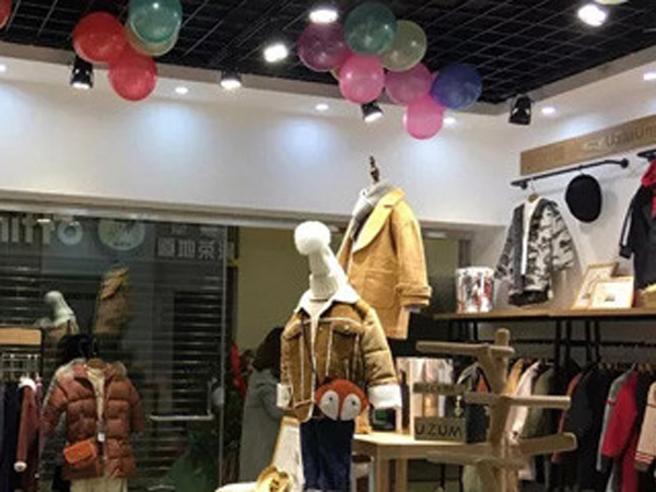 优仔优妹童装店铺展示