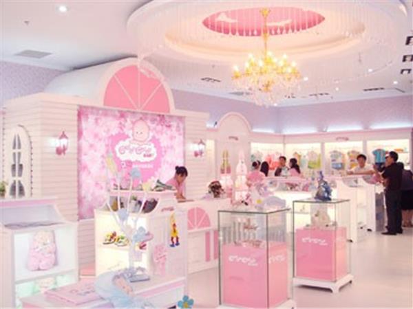 丑丑童装店铺展示