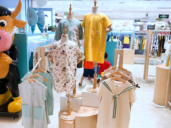 棉绘童装店铺展示