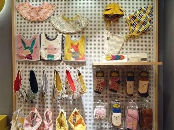moimoln童装店铺展示
