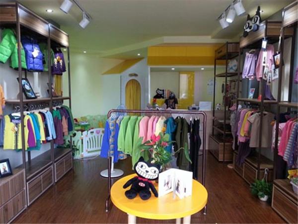 芭拿娜服酷坏猫童装店铺展示