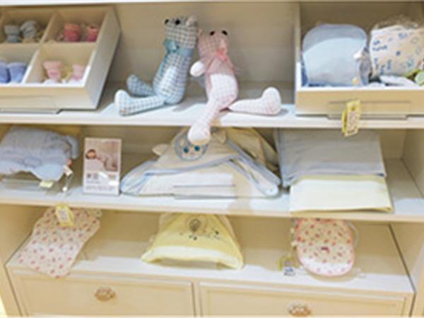 小狮贝恩童装店铺展示