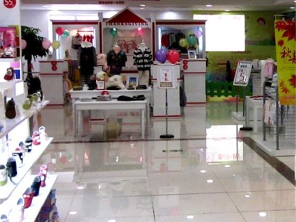 姗可诗格文童装店铺展示
