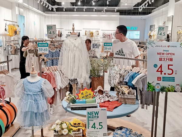 哈咪奇童装店铺展示