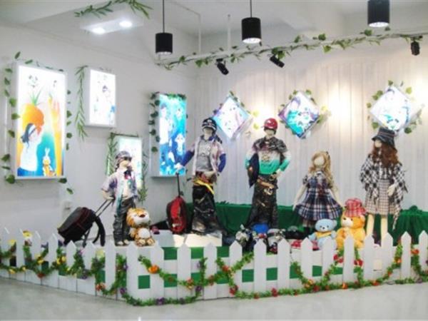 百变乐园童装店铺展示