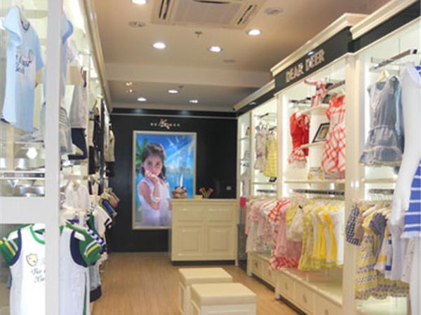 迪迪鹿童装店铺展示