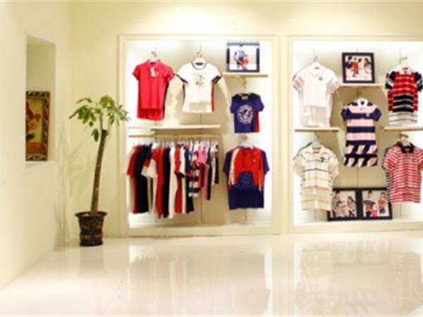 幽妮蔻童装店铺展示