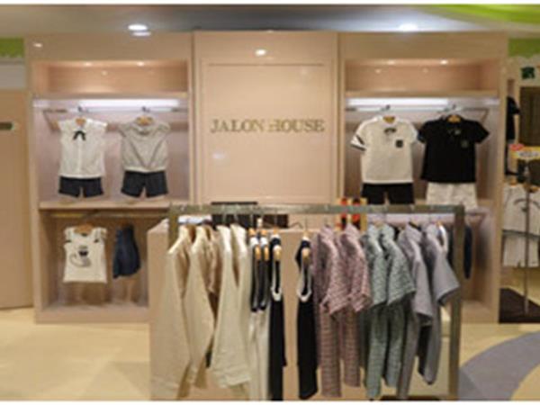 加伦好童装店铺展示