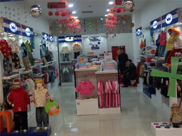 小可米露童装店铺展示