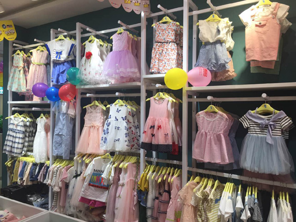 淘气猫童装店铺展示