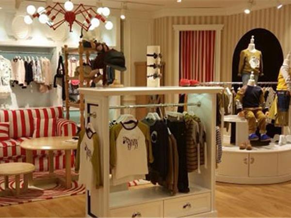 gxgkids童装店铺展示