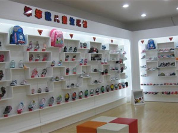笨笨鼠童装店铺展示