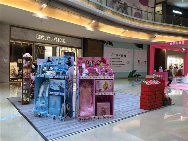 梦幻派对童装店铺展示